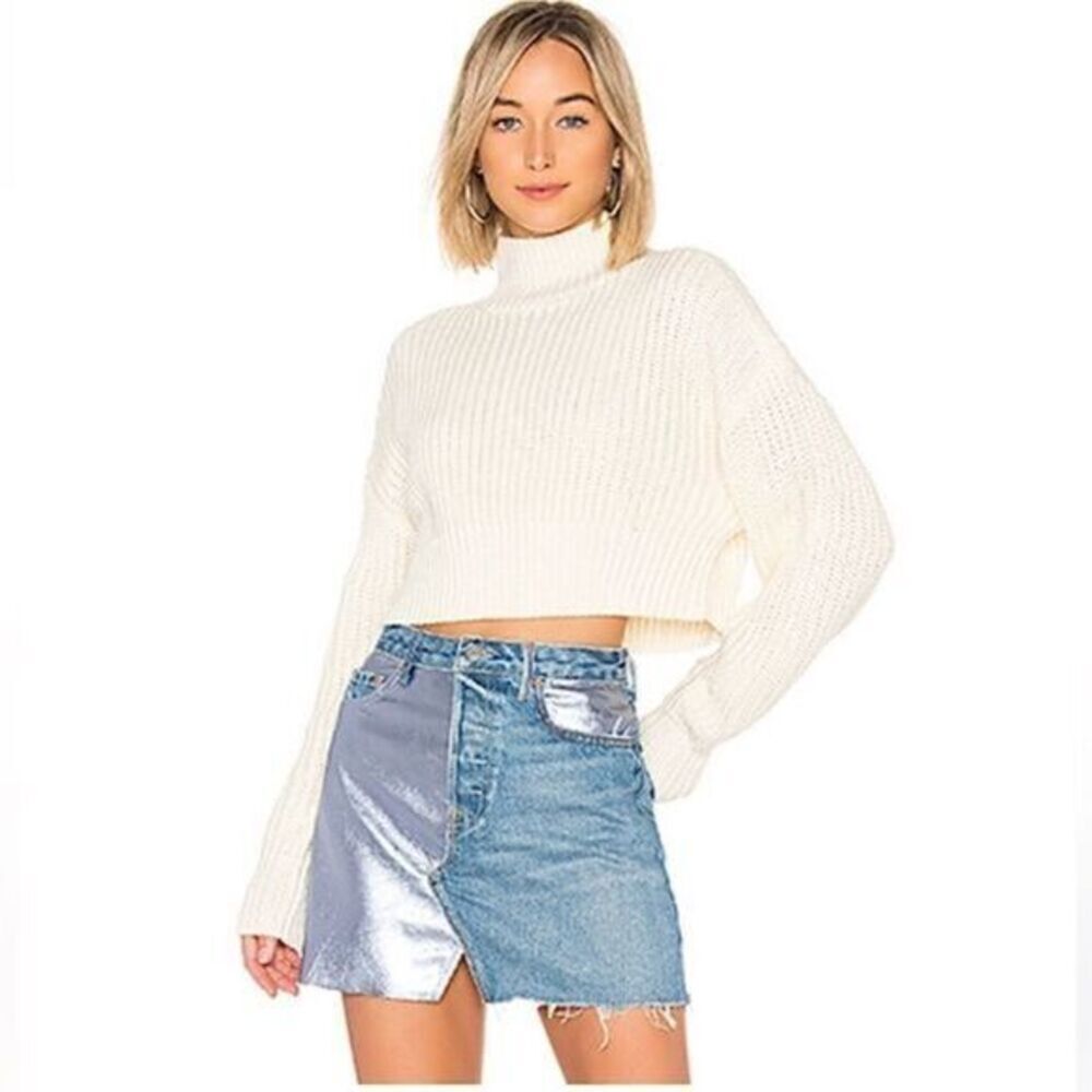 GRLFRND MINI SKIRT - Picture 2 of 10